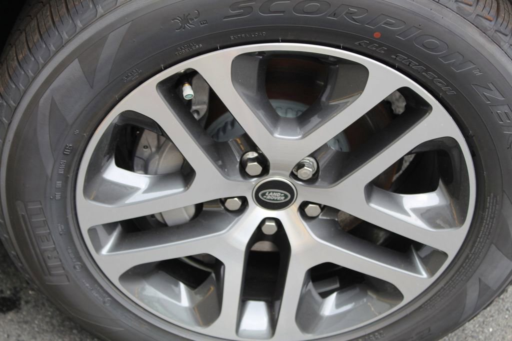 Used 2025 Land Rover Defender 110 S image 8