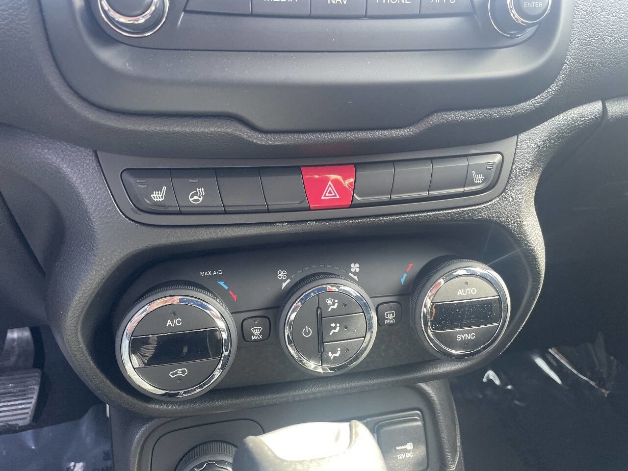 Used 2017 Jeep Renegade Altitude AWD/4WD image 14