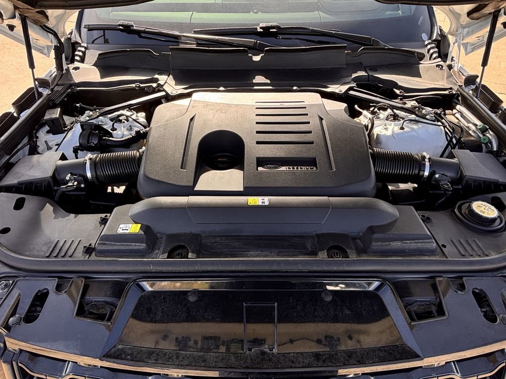 Used 2021 Land Rover Range Rover Sport HST image 30