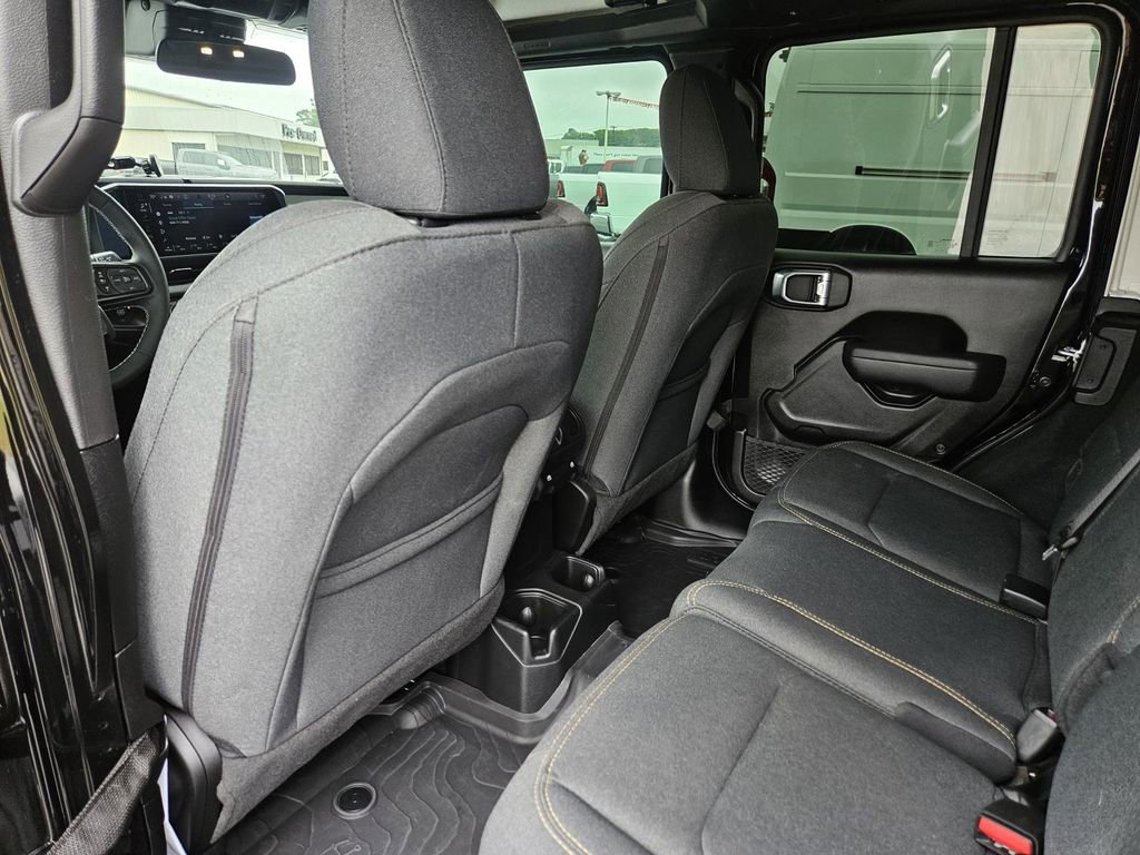 Used 2025 Jeep Wrangler Unlimited Sport AWD/4WD image 31