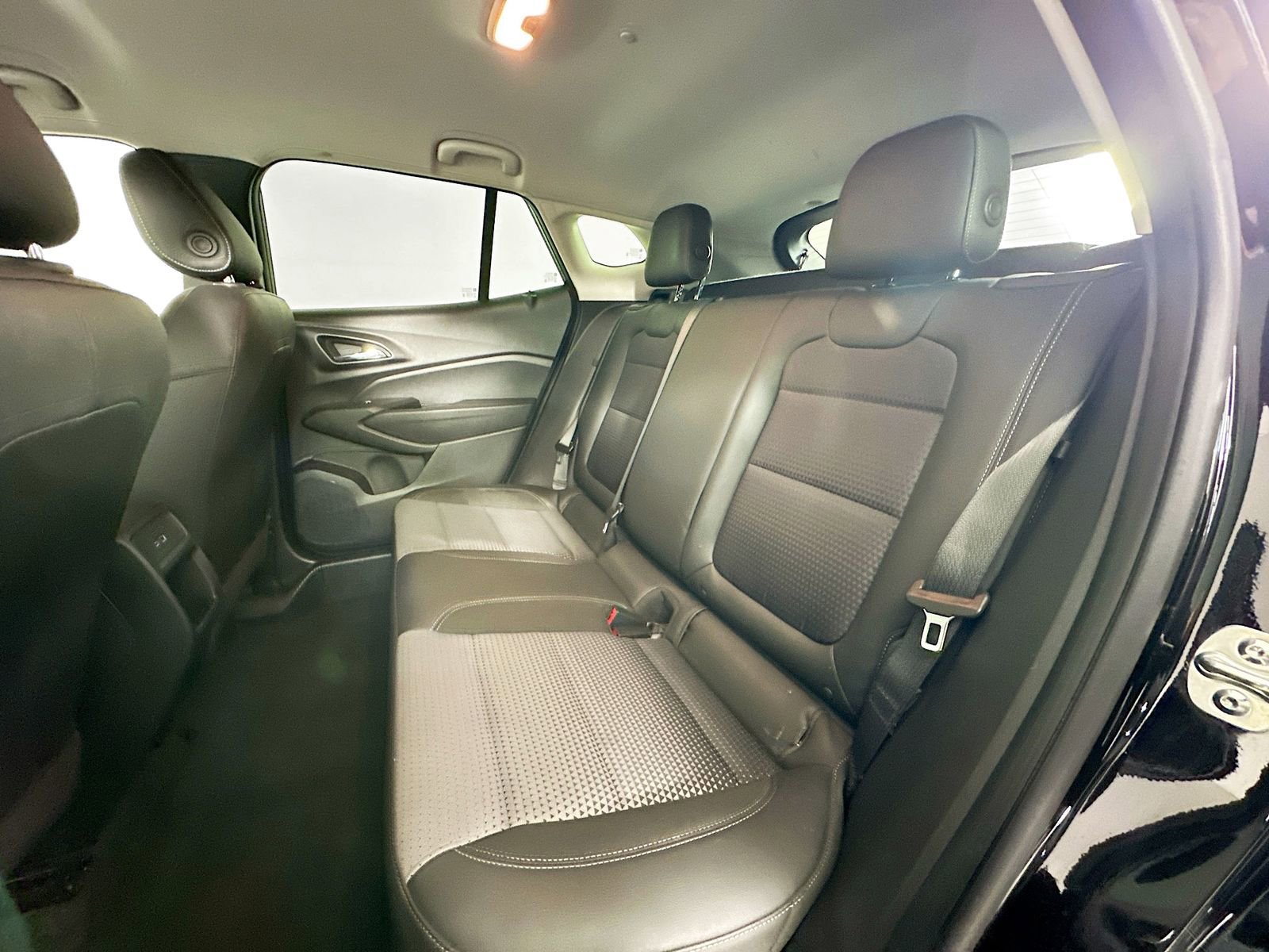 Used 2025 Chevrolet Trax LT image 23