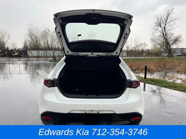 Used 2019 MAZDA MAZDA3 Hatchback w/ Premium Package image 11