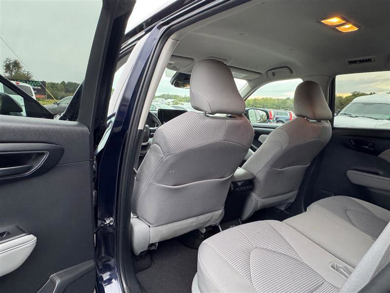 Used 2024 Toyota Highlander LE image 37