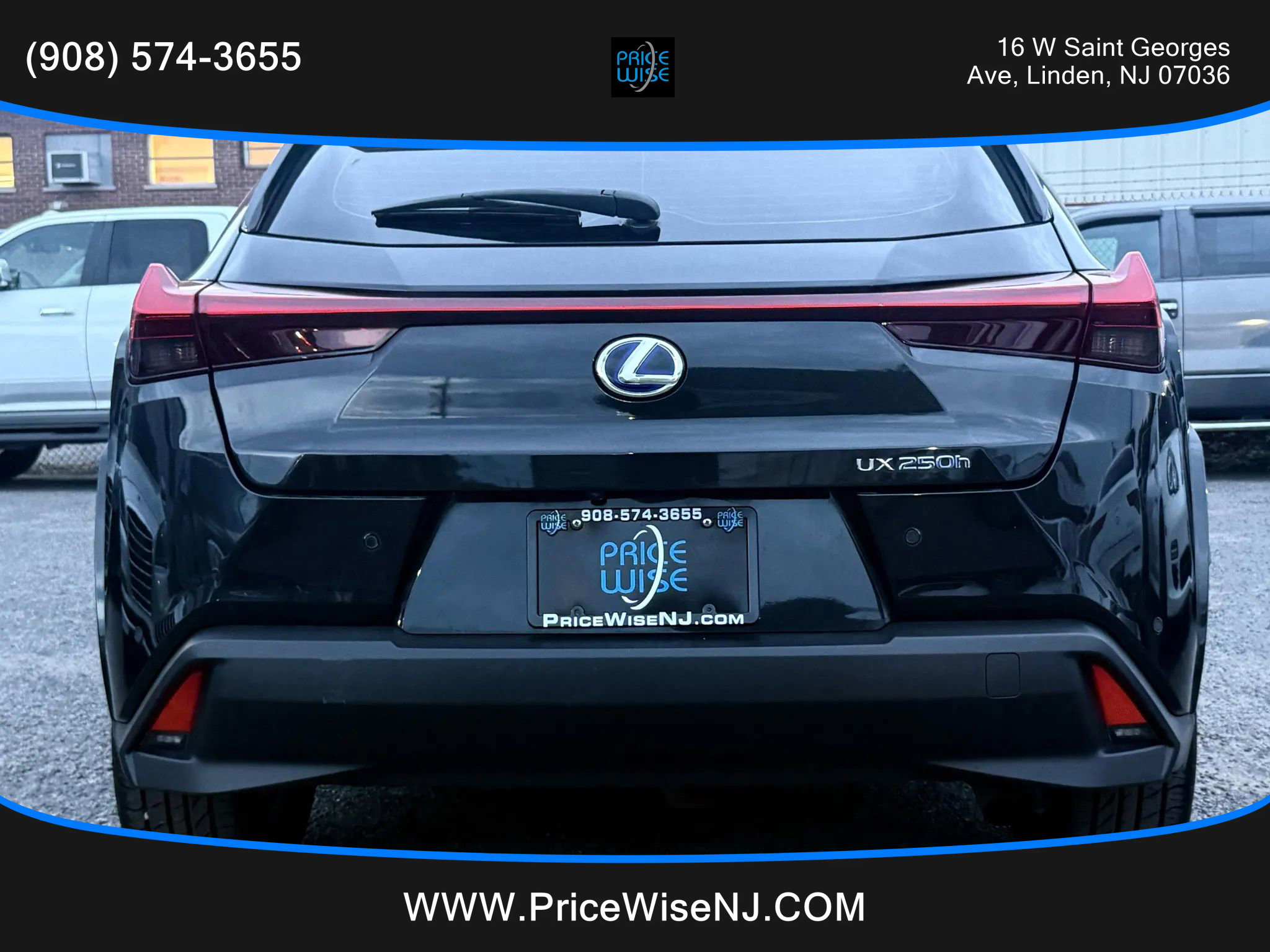Used 2022 Lexus UX 250h w/ Premium Package image 5