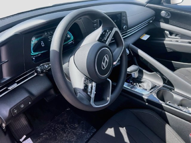 New 2026 Hyundai Elantra Hybrid FWD image 12