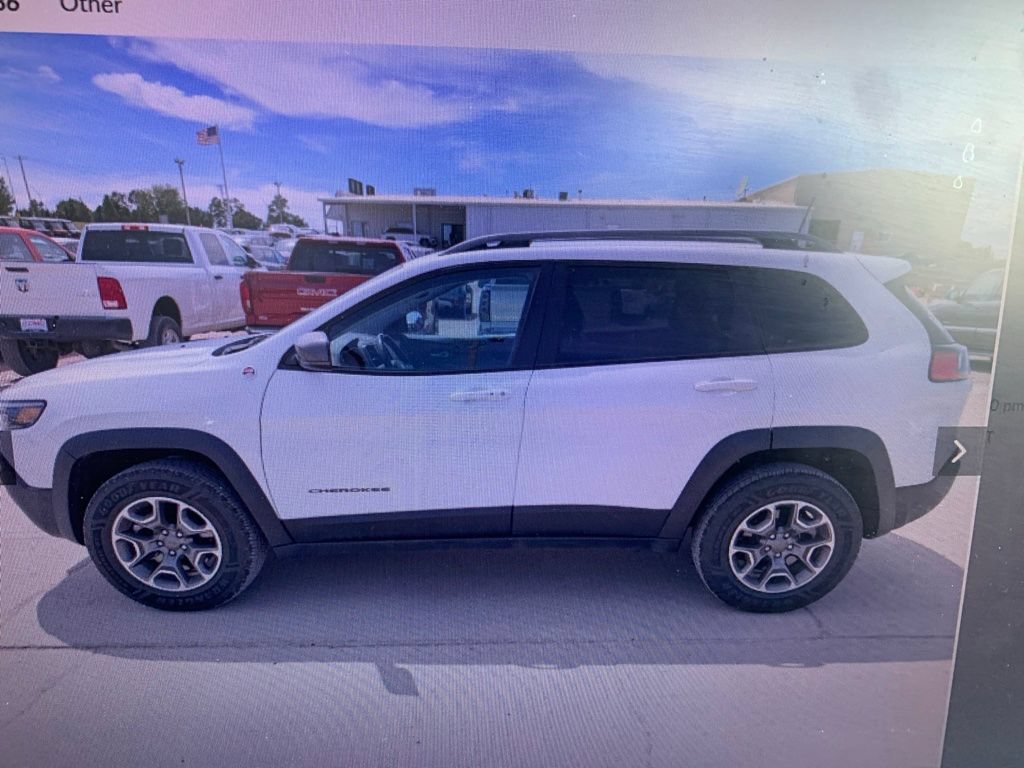 Used 2021 Jeep Cherokee Trailhawk w/ Technology Group AWD/4WD image 6
