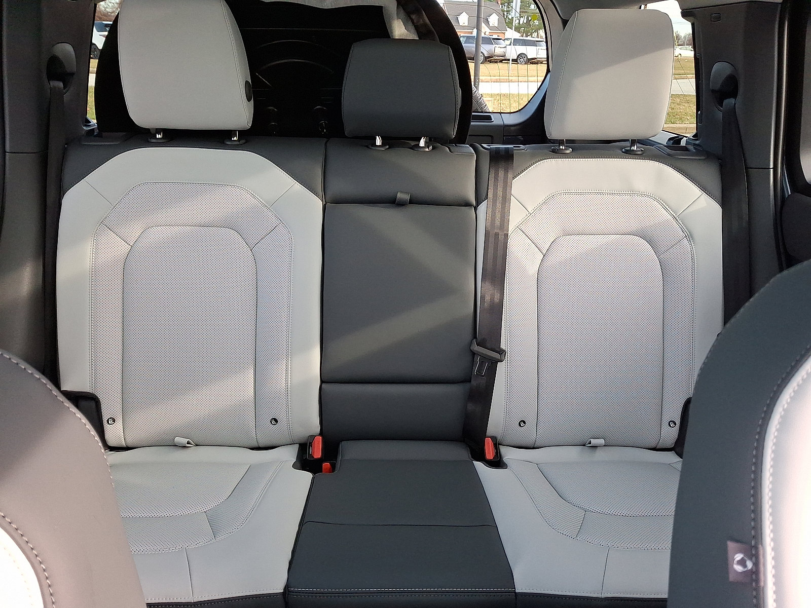 New 2026 Land Rover Defender 110 X-Dynamic SE image 16