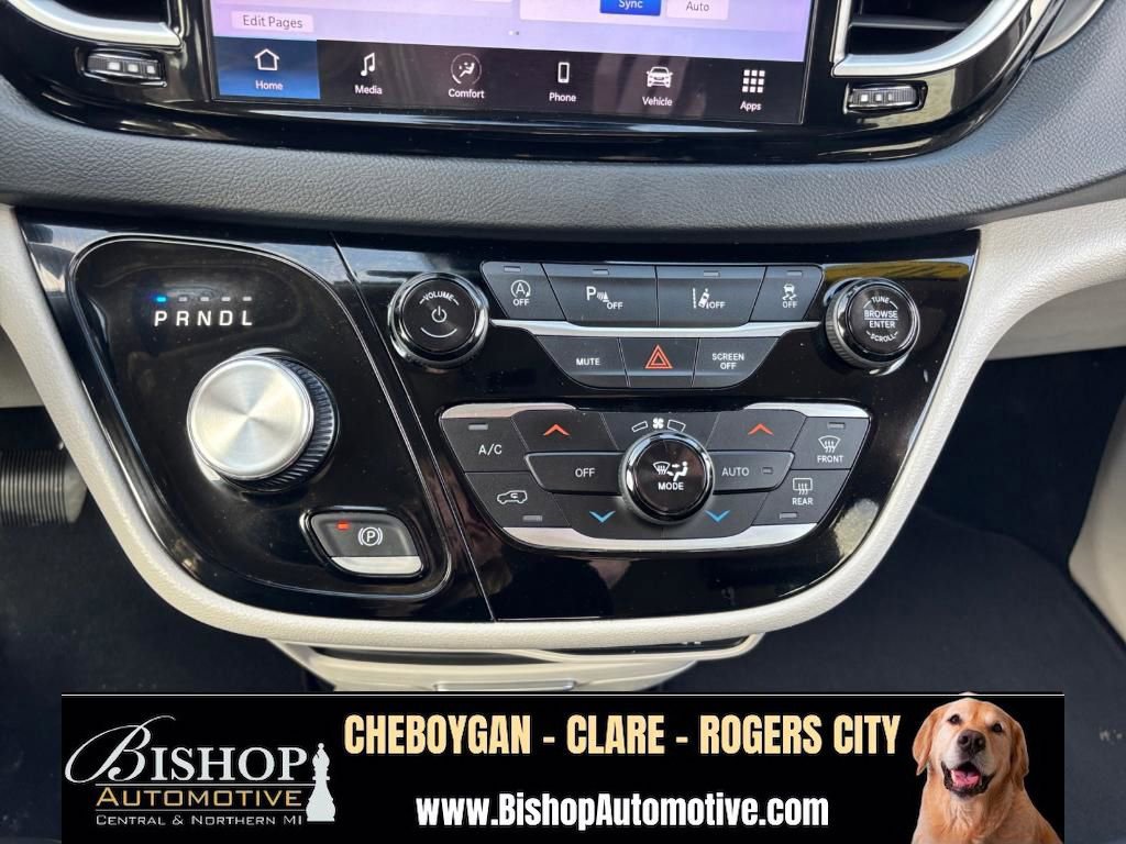 Used 2023 Chrysler Pacifica Touring-L FWD image 34