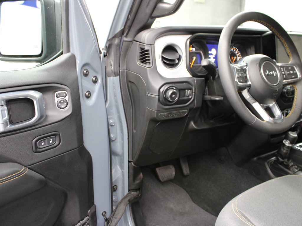 Used 2024 Jeep Wrangler Unlimited Sahara w/ Technology Group AWD/4WD image 54