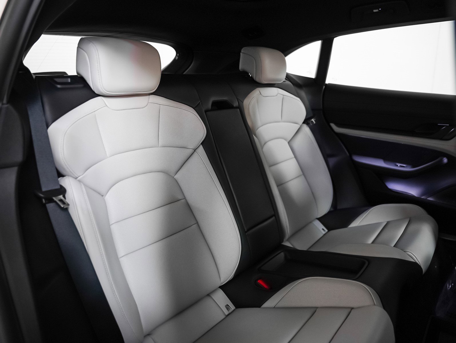 Used 2024 Porsche Taycan 4S w/ Premium Package image 6