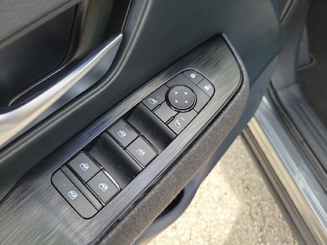 Certified 2025 Nissan Kicks SV FWD image 17