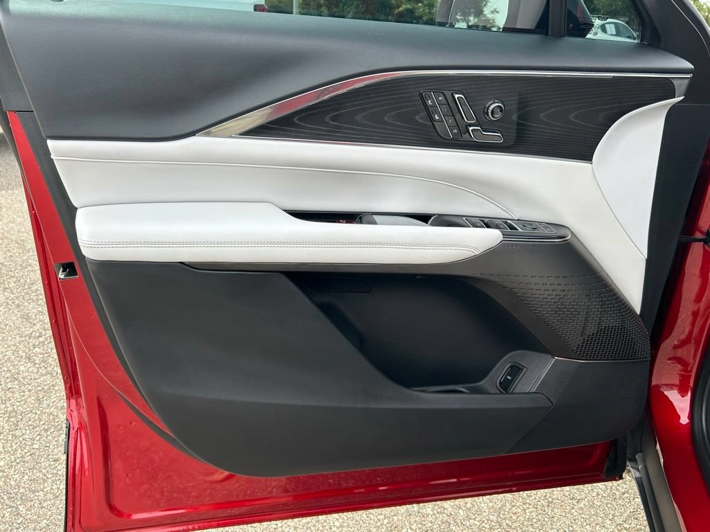 Used 2024 Cadillac Lyriq Sport RWD image 19