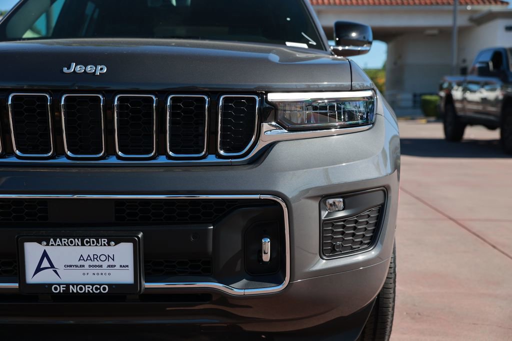 New 2025 Jeep Grand Cherokee Overland w/ Luxury Tech Group IV image 5