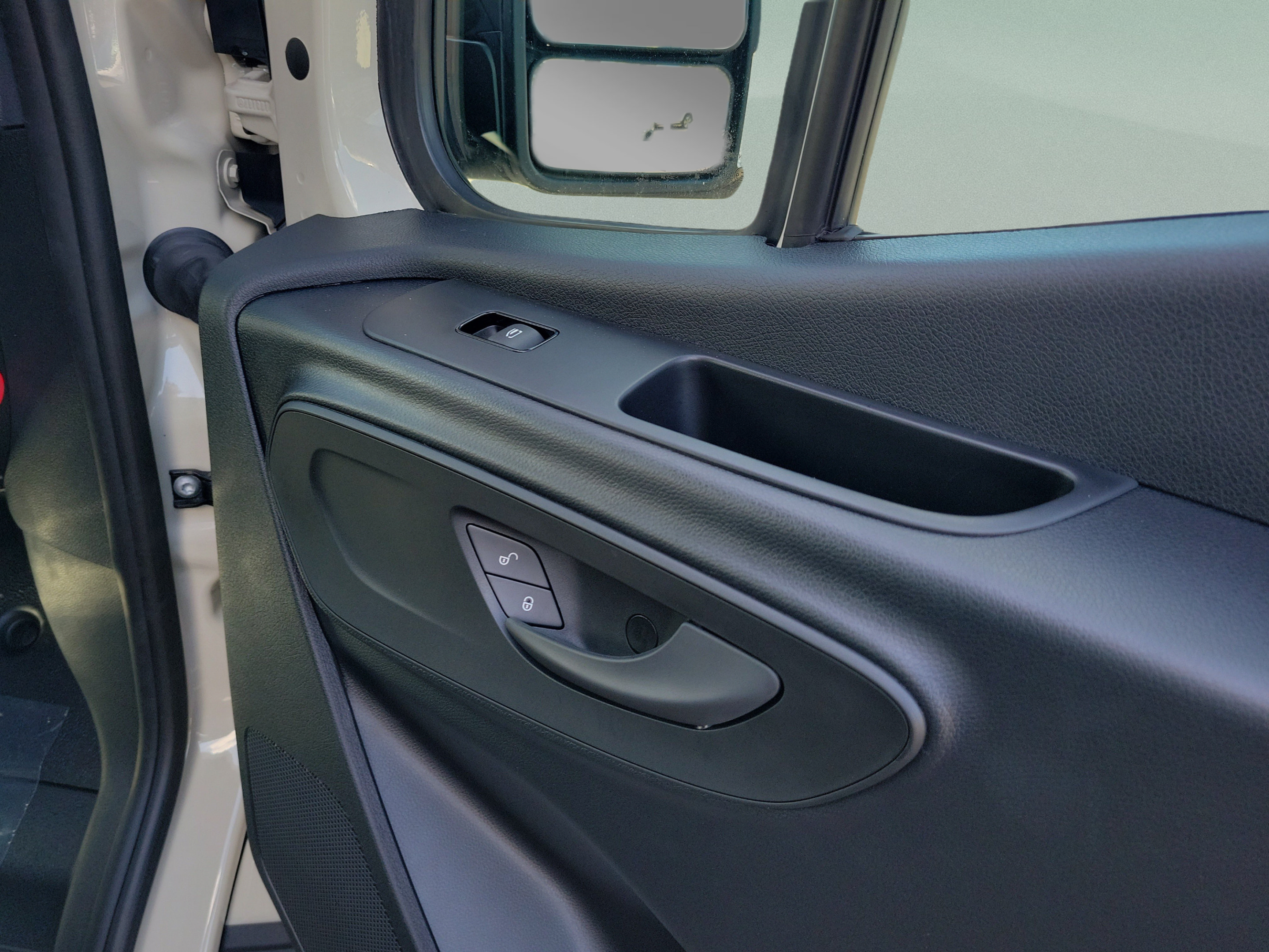 Used 2025 Mercedes-Benz Sprinter 2500 image 9