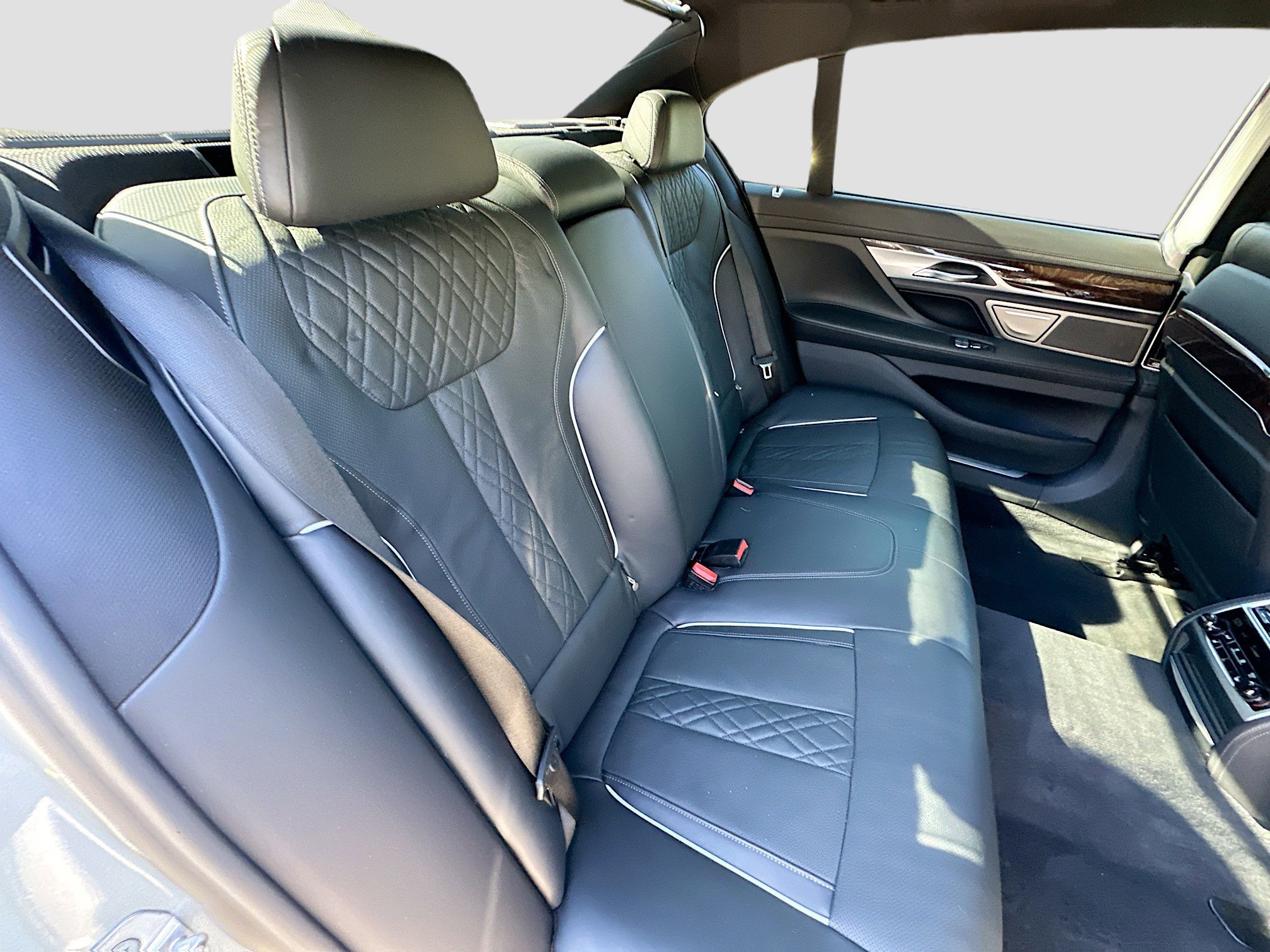 Used 2022 BMW 750i xDrive w/ Executive Package image 30