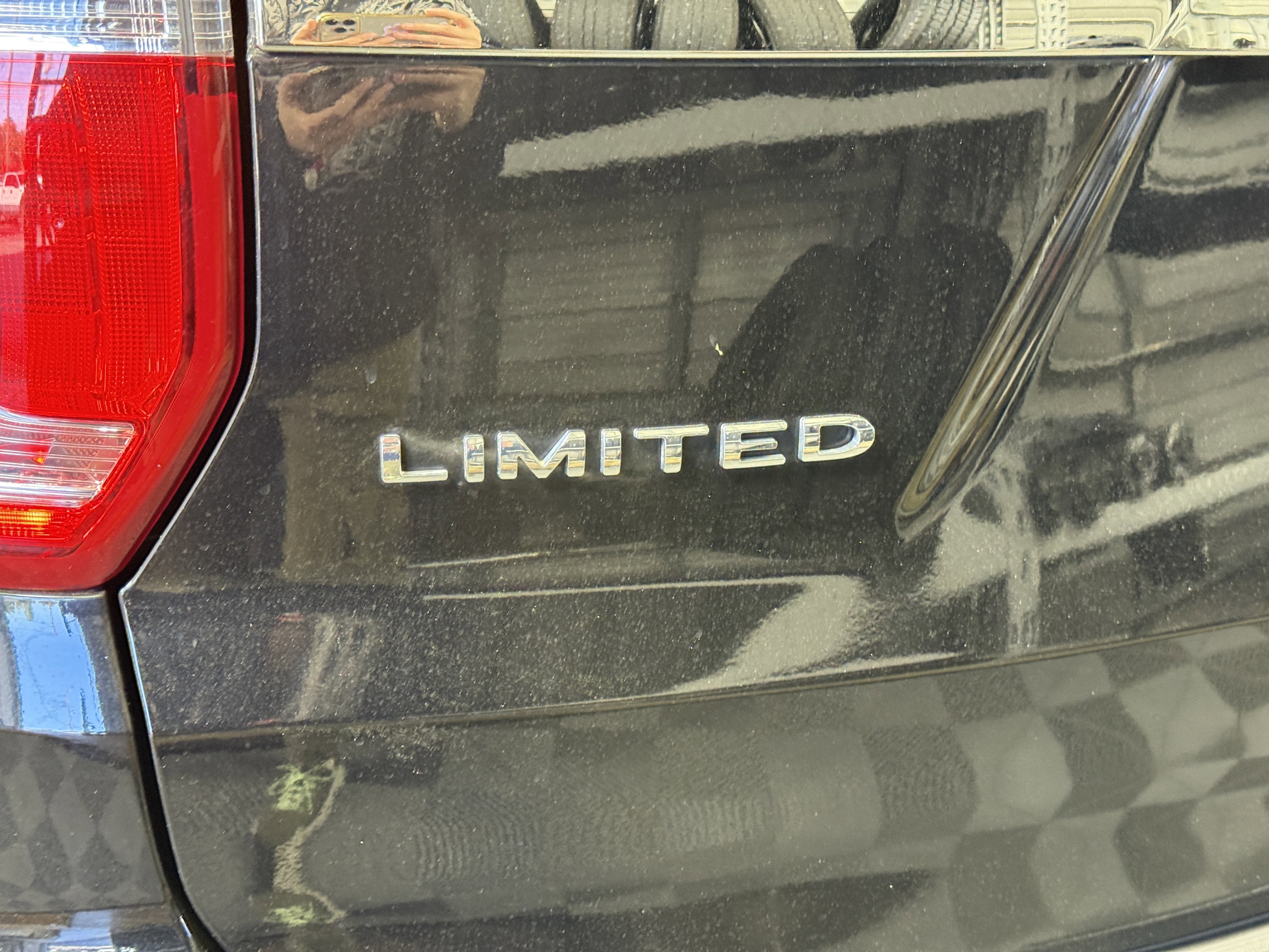 Certified 2019 Ford Explorer Limited w/ Ford Safe & Smart Package image 9