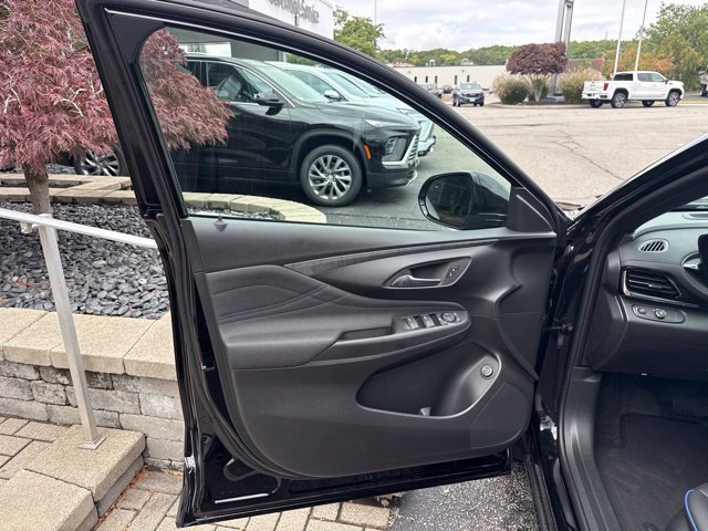 New 2026 Buick Envista Sport Touring w/ Convenience I Package FWD image 9