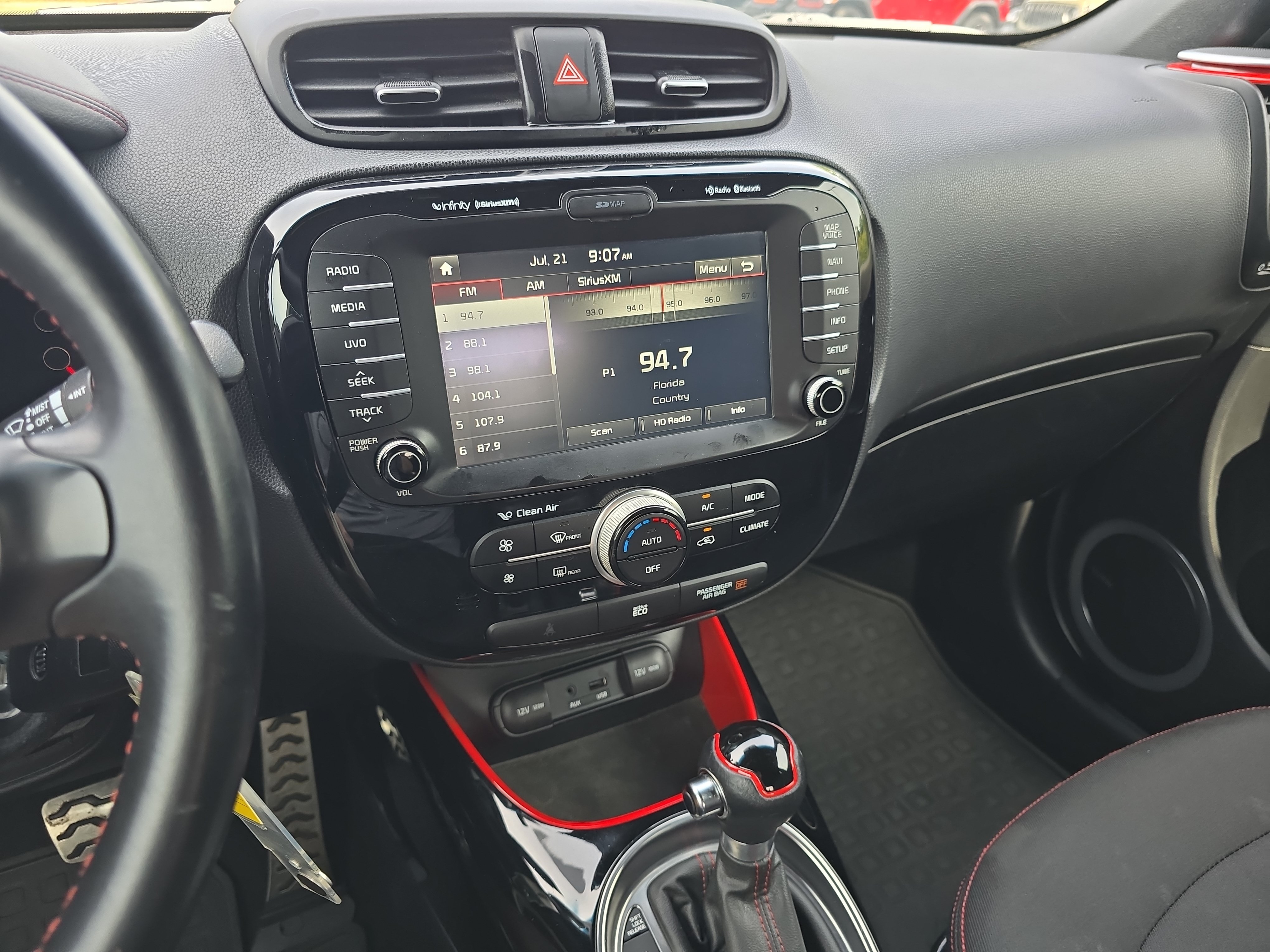 Used 2014 Kia Soul + FWD image 19