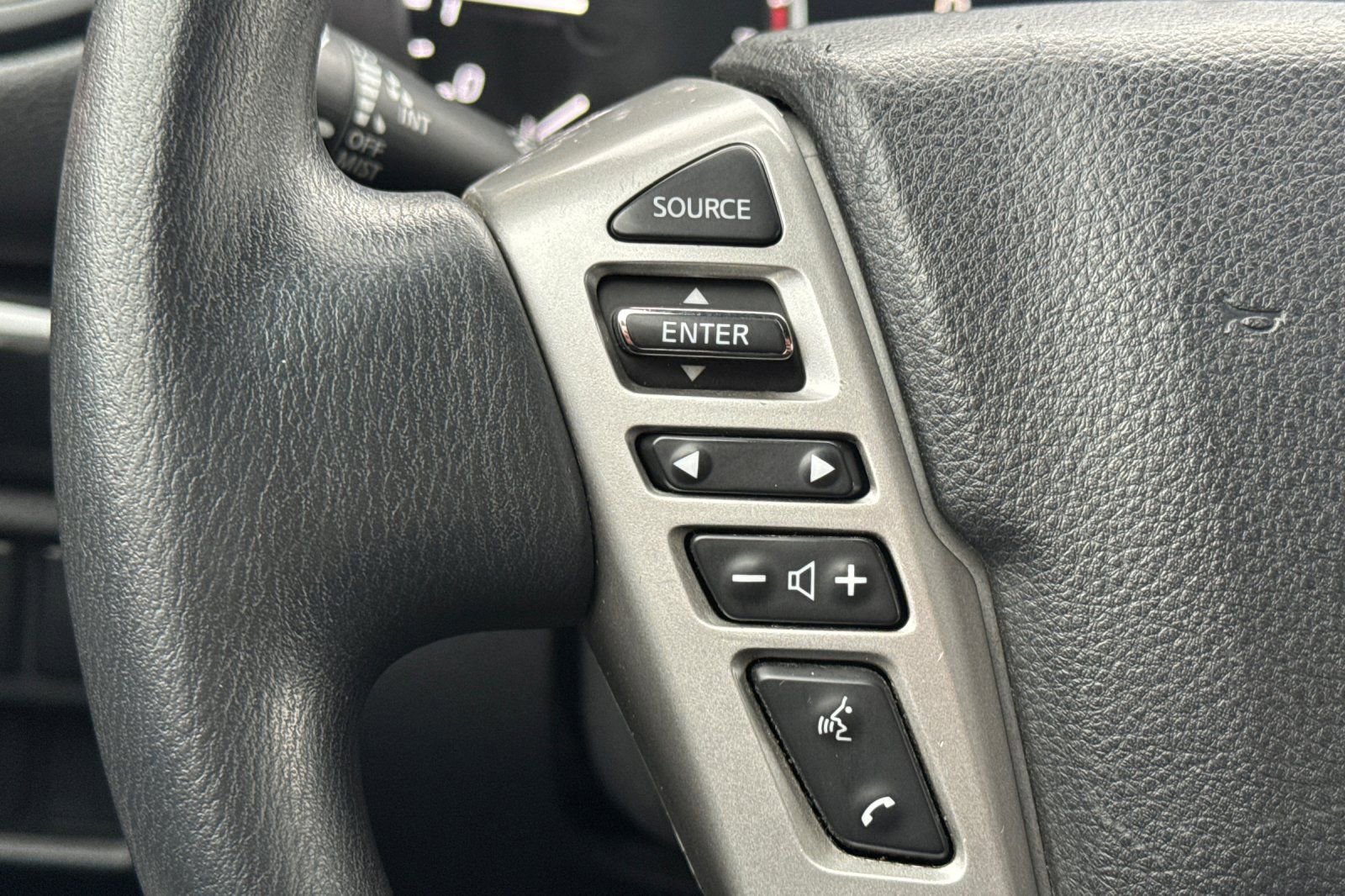 Used 2022 Nissan Titan SV w/ Accessory Utility Package image 24