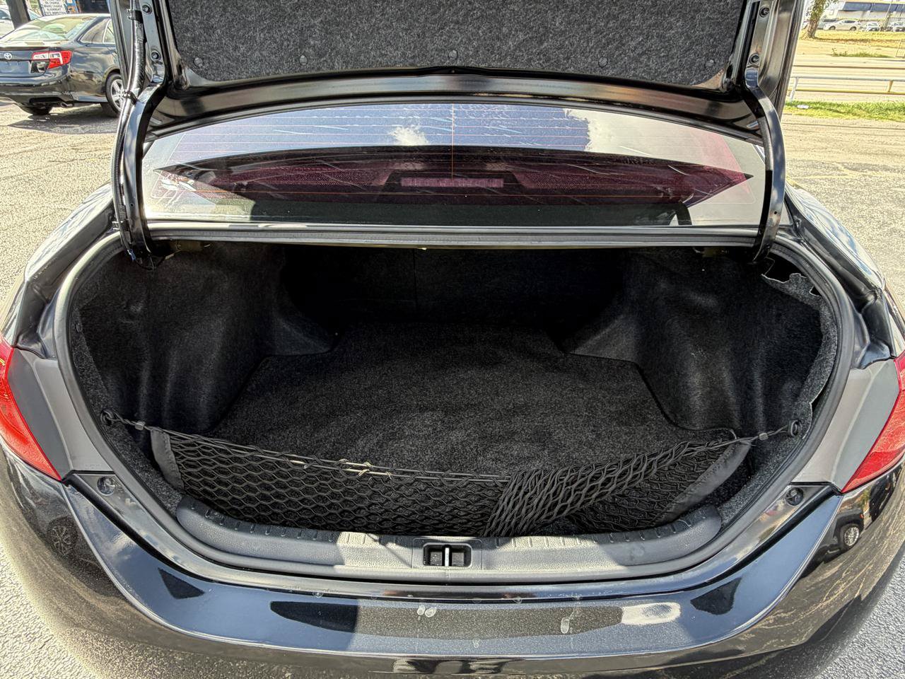 Used 2018 Toyota Corolla SE FWD image 18