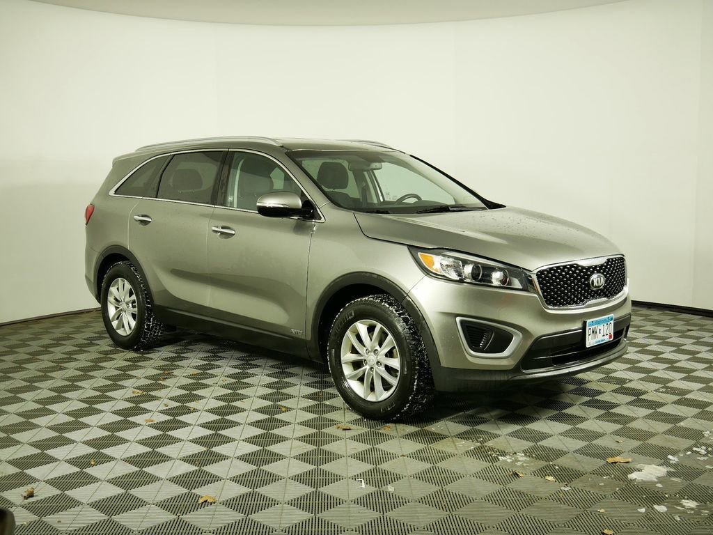 Certified 2017 Kia Sorento LX w/ LX Convenience Package image 2