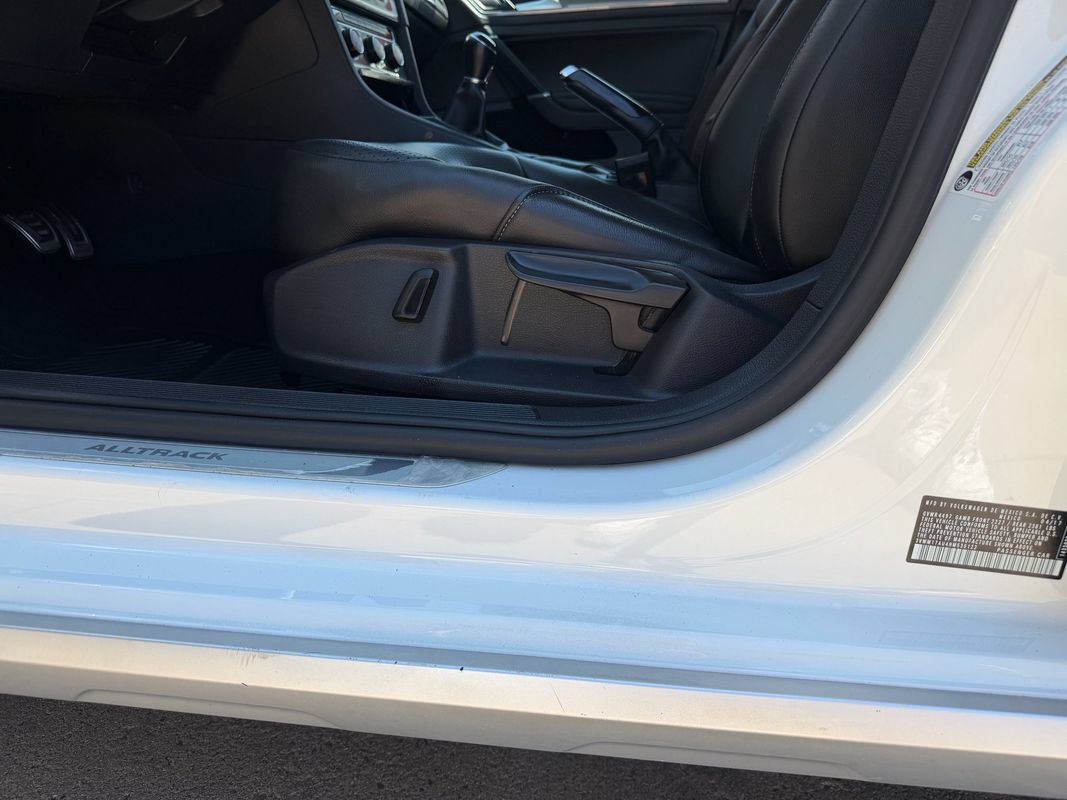 Used 2017 Volkswagen Golf Alltrack S AWD/4WD image 28