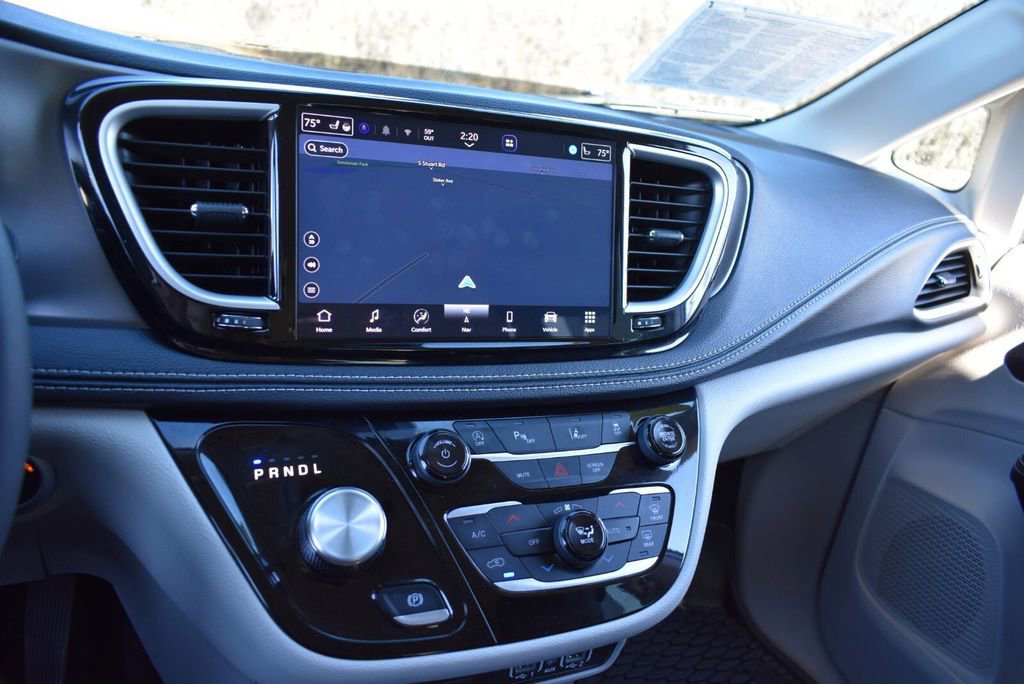 Used 2024 Chrysler Pacifica Touring-L w/ Uconnect Theater Family Group image 21