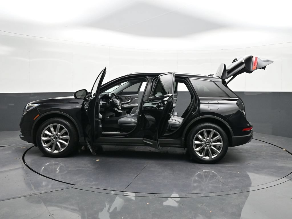 Used 2022 Lincoln Corsair AWD w/ Premium Package image 38
