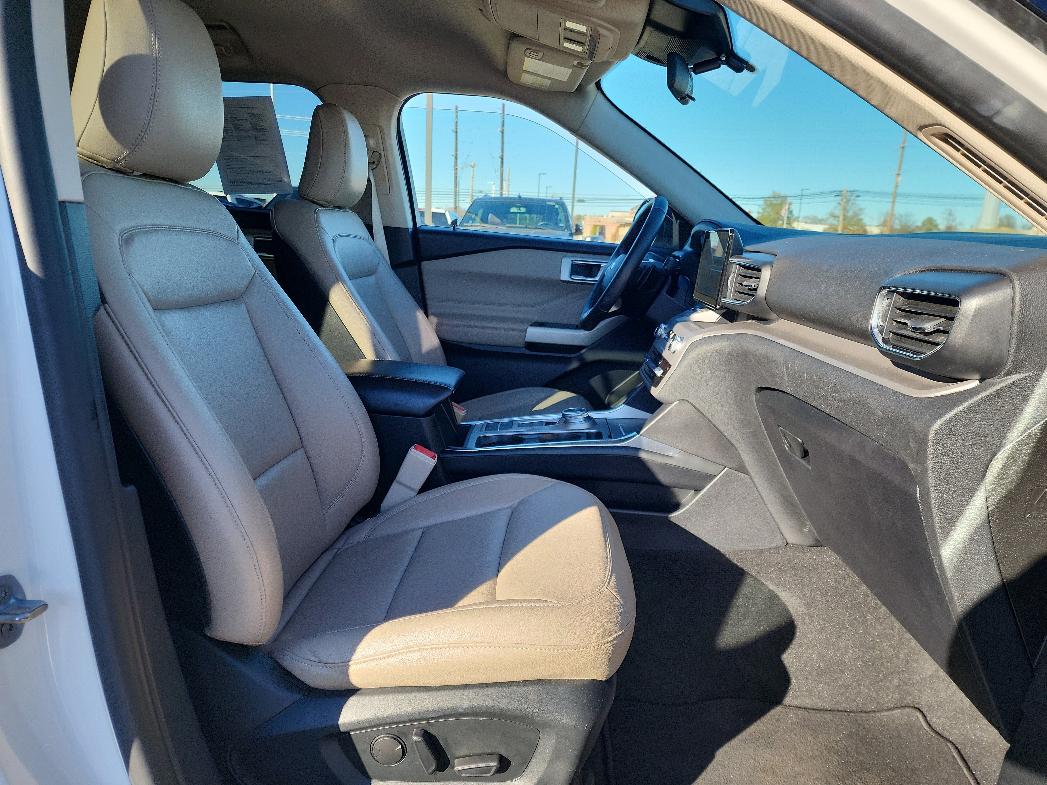 Certified 2020 Ford Explorer XLT w/ Equipment Group 202A image 17