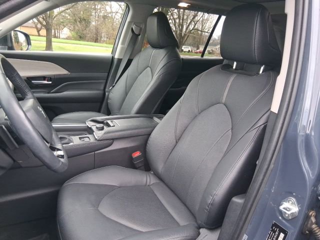 Used 2024 Toyota Grand Highlander Platinum image 12