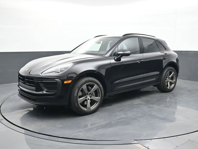 Certified 2025 Porsche Macan AWD/4WD image 1