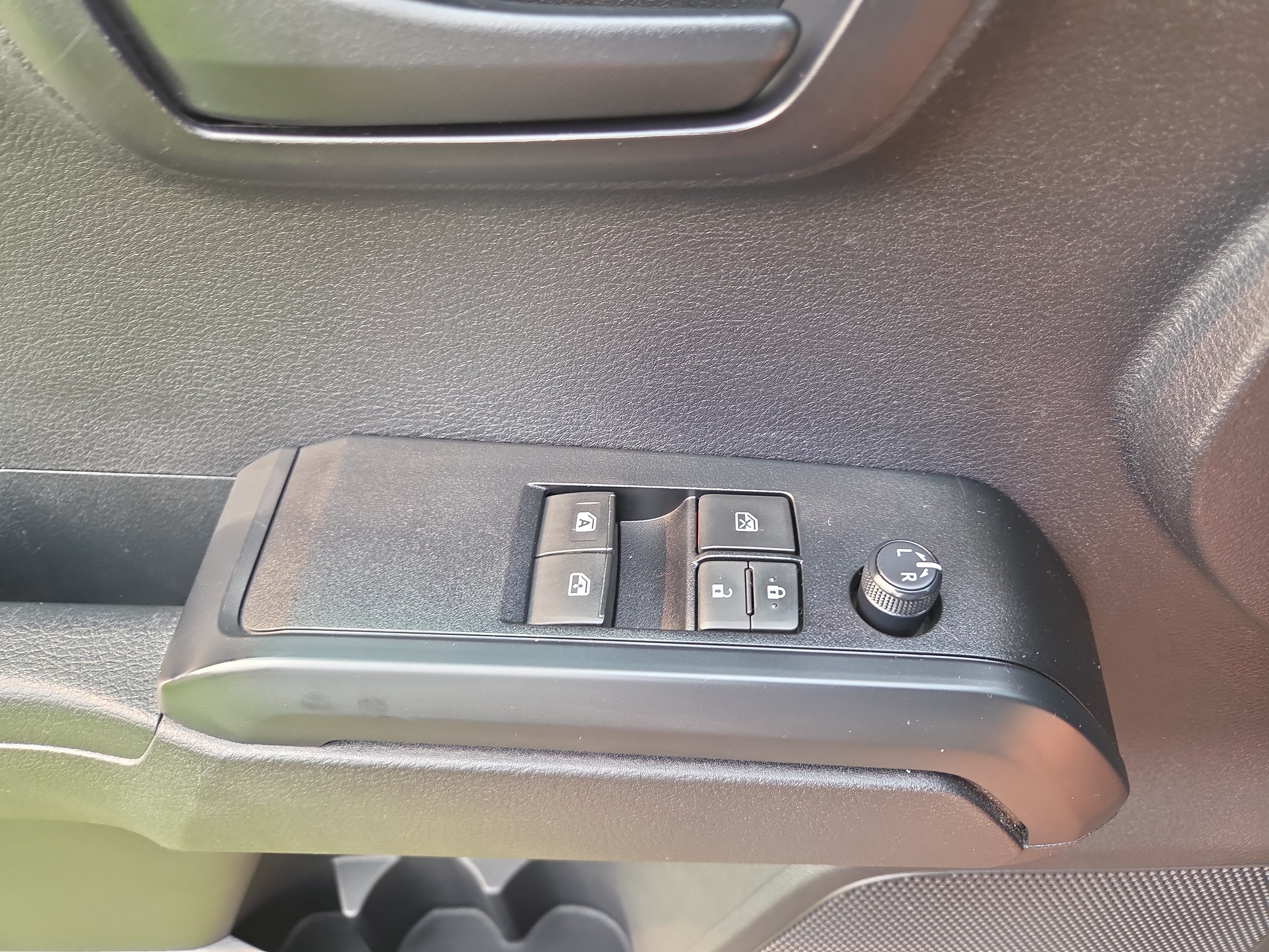 Certified 2020 Toyota Tacoma SR w/ SX Package AWD/4WD image 29