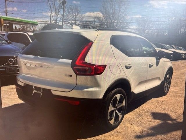 Used 2023 Volvo XC40 B5 Plus w/ Climate Package image 2