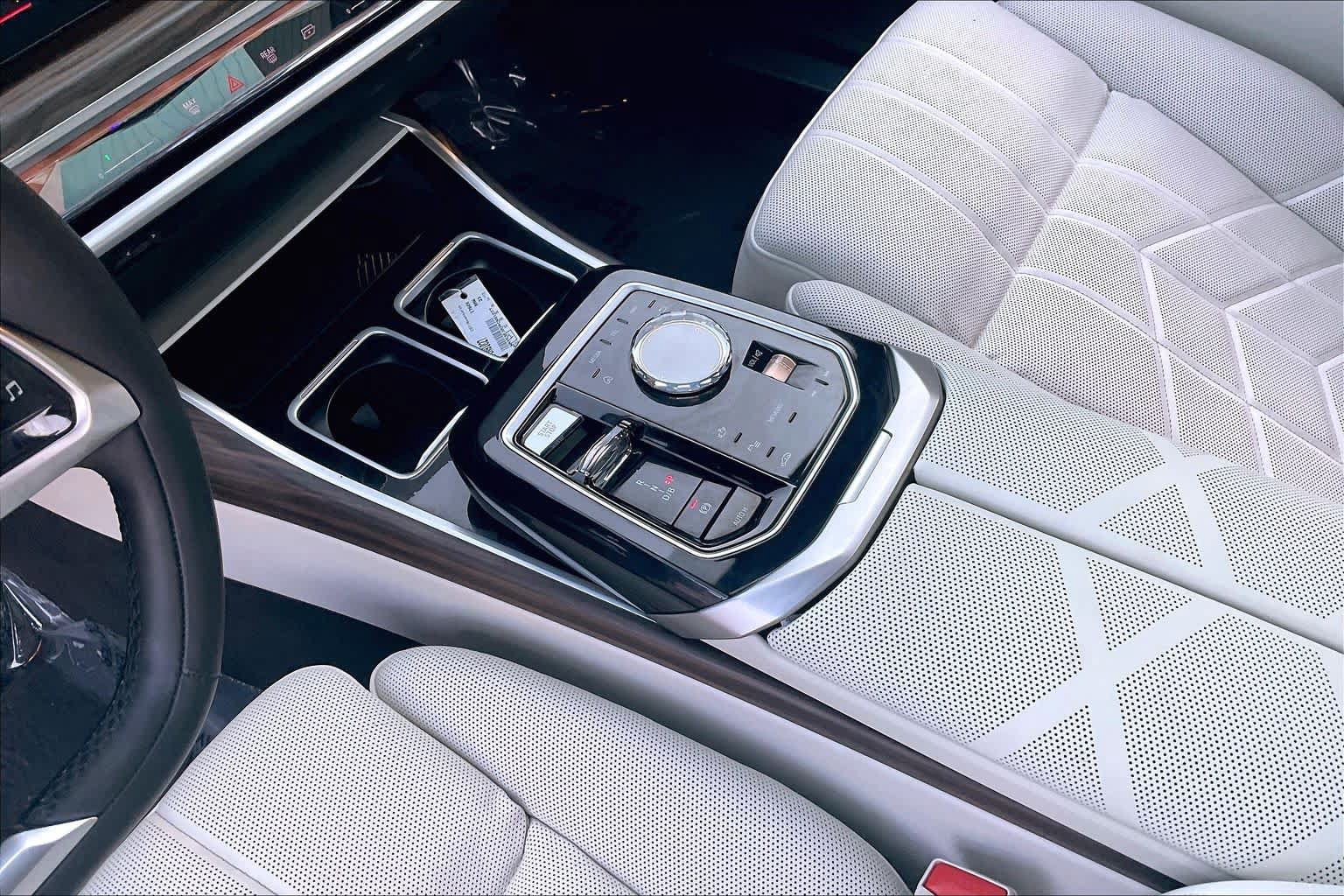 Used 2023 BMW i7 xDrive60 AWD/4WD image 16