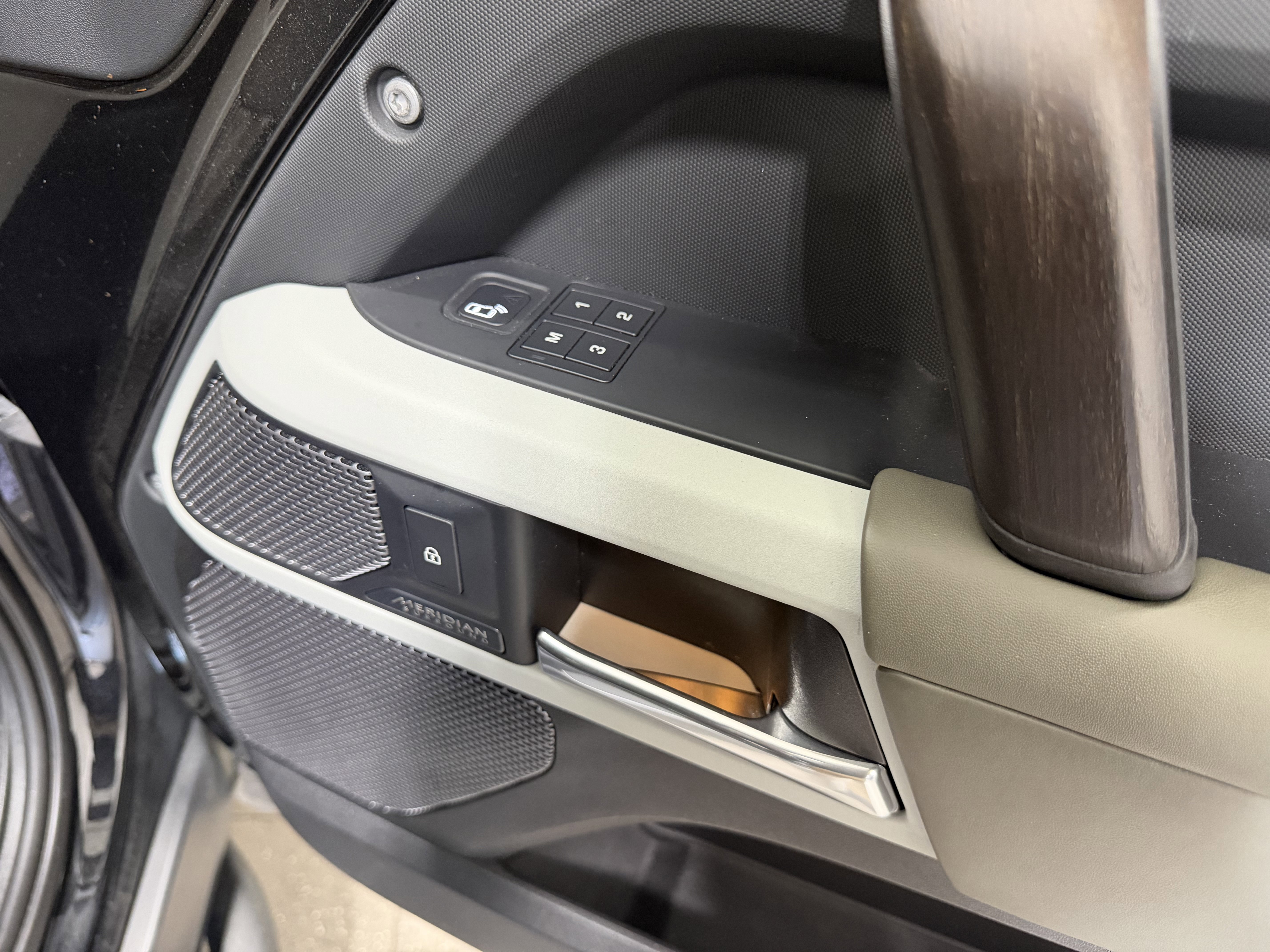 Used 2022 Land Rover Defender 110 X-Dynamic HSE AWD/4WD image 24