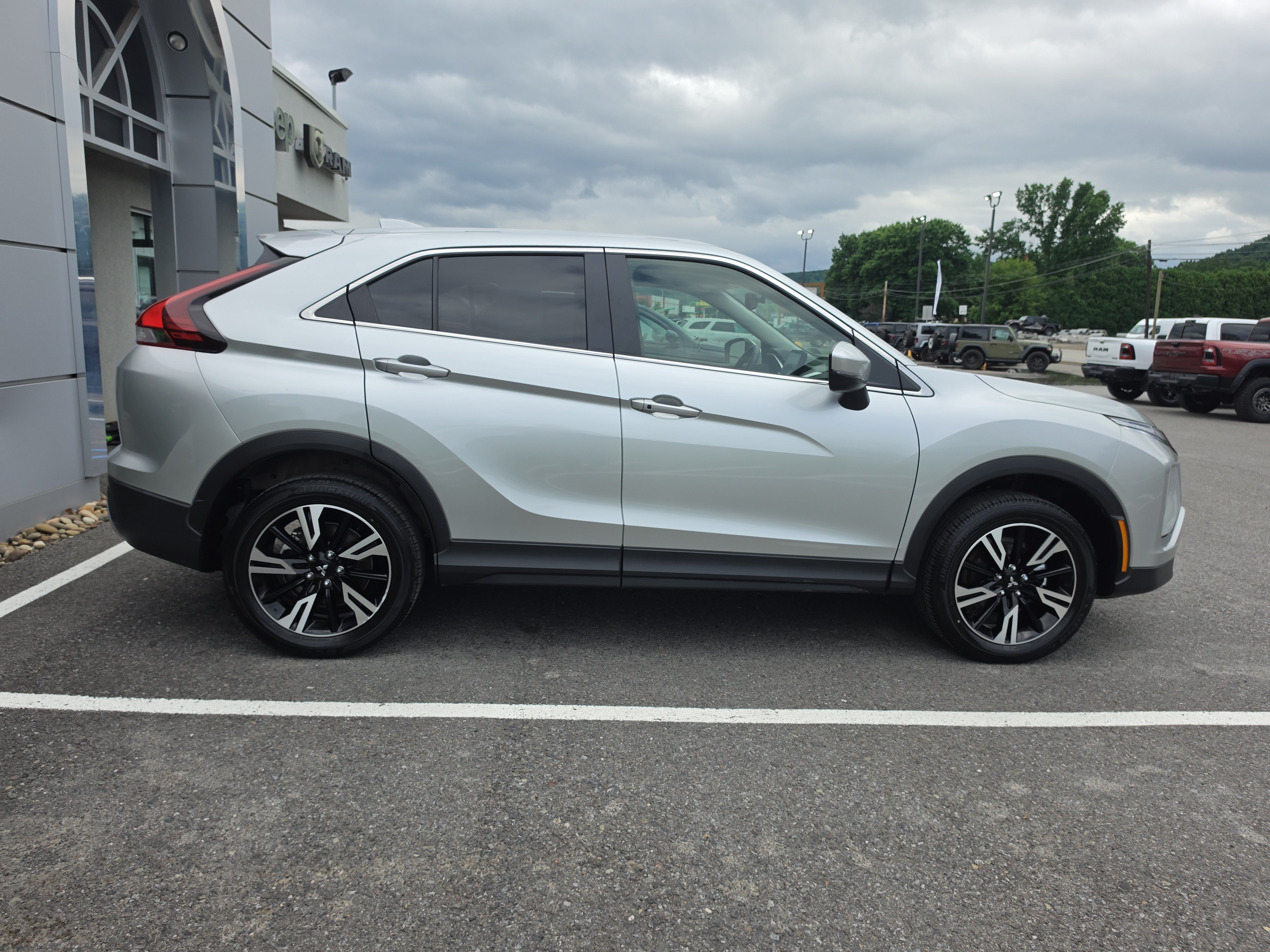 Used 2026 Mitsubishi Eclipse Cross SE AWD/4WD image 2