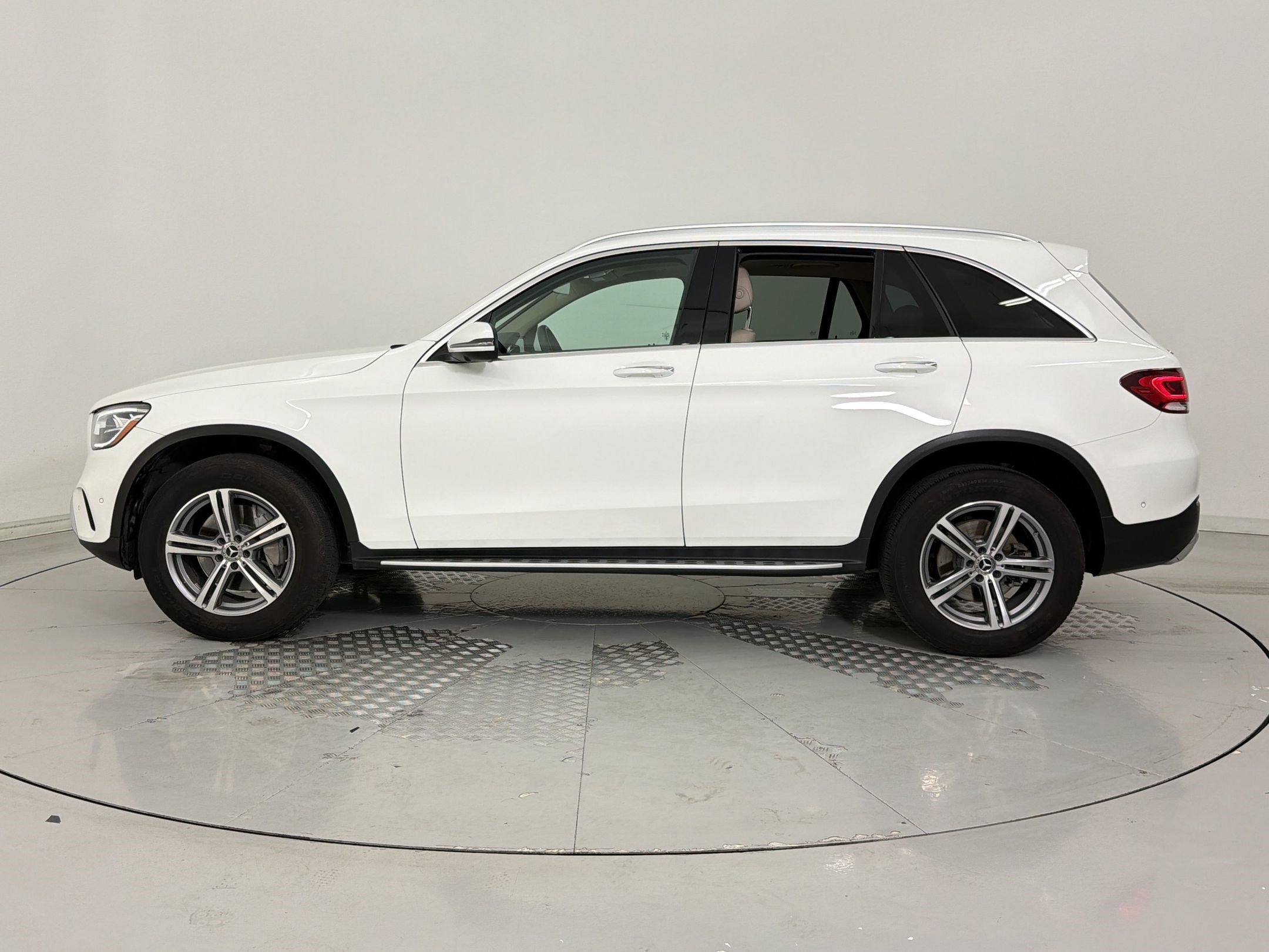 Used 2022 Mercedes-Benz GLC 300 4MATIC w/ Premium Package Lite image 2
