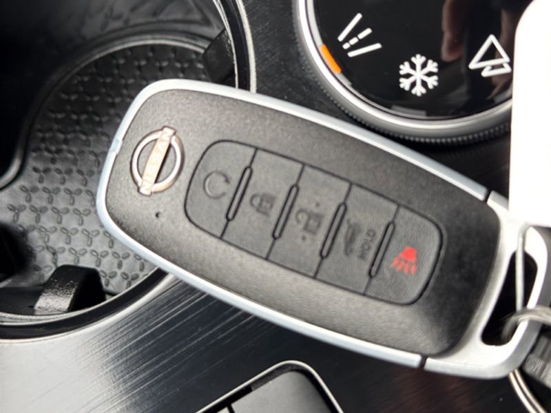 Certified 2025 Nissan Rogue SL image 36