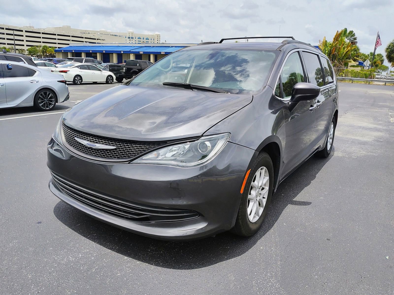 Used 2020 Chrysler Voyager Lxi FWD image 2