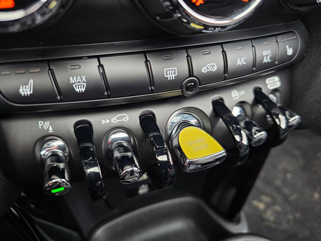 Used 2023 MINI Cooper SE image 42