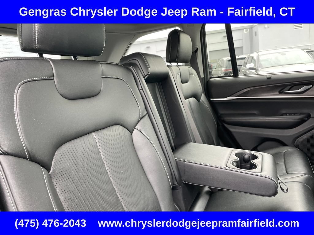 Used 2023 Jeep Grand Cherokee Limited w/ Luxury Tech Group II AWD/4WD image 22
