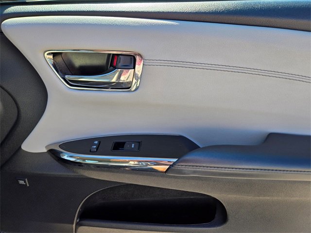 Used 2017 Toyota Avalon Limited image 22