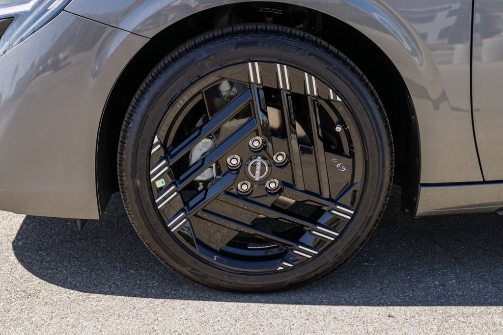 New 2027 Nissan Sentra SR FWD image 12