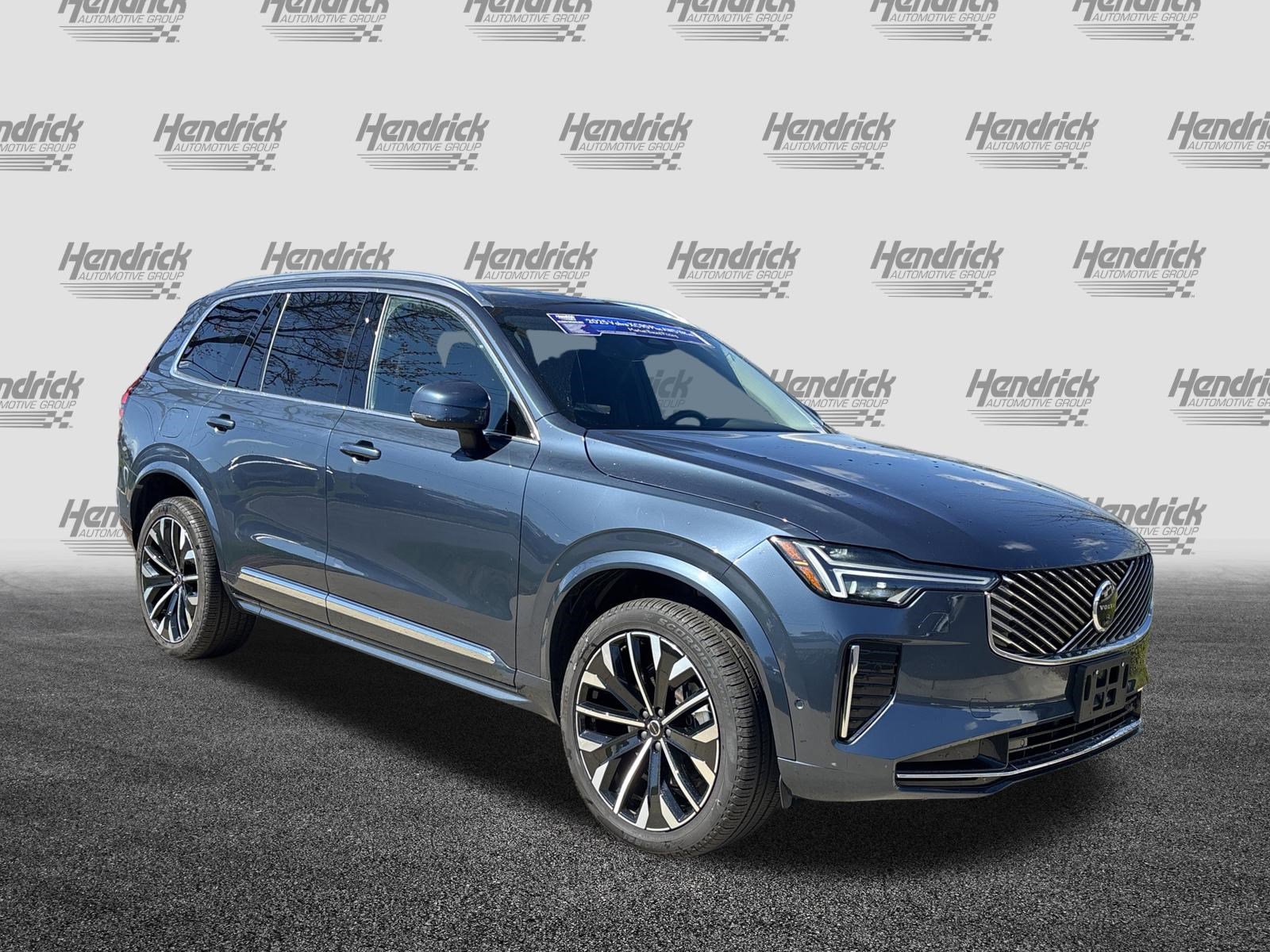 Used 2025 Volvo XC90 B6 Plus image 2