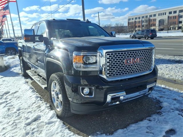 Used 2017 GMC Sierra 2500 Denali image 3