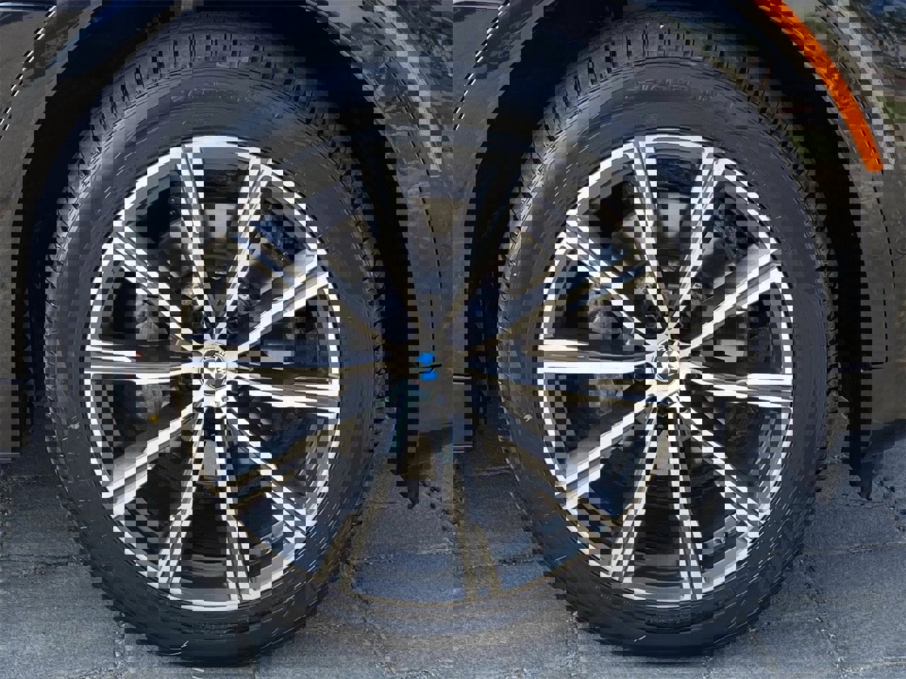 Used 2023 BMW X6 xDrive40i w/ M Sport Package image 7