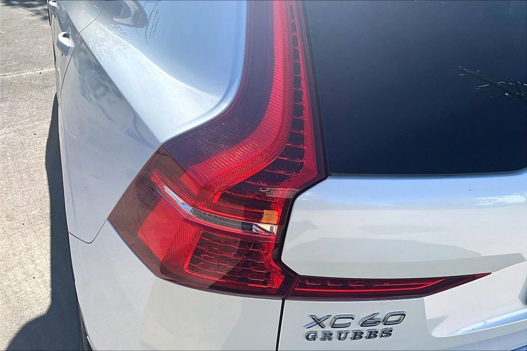 Used 2019 Volvo XC60 T8 R-Design w/ Advanced Package image 39
