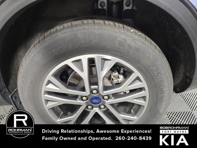 Used 2022 Ford Escape SEL w/ Technology Package image 11