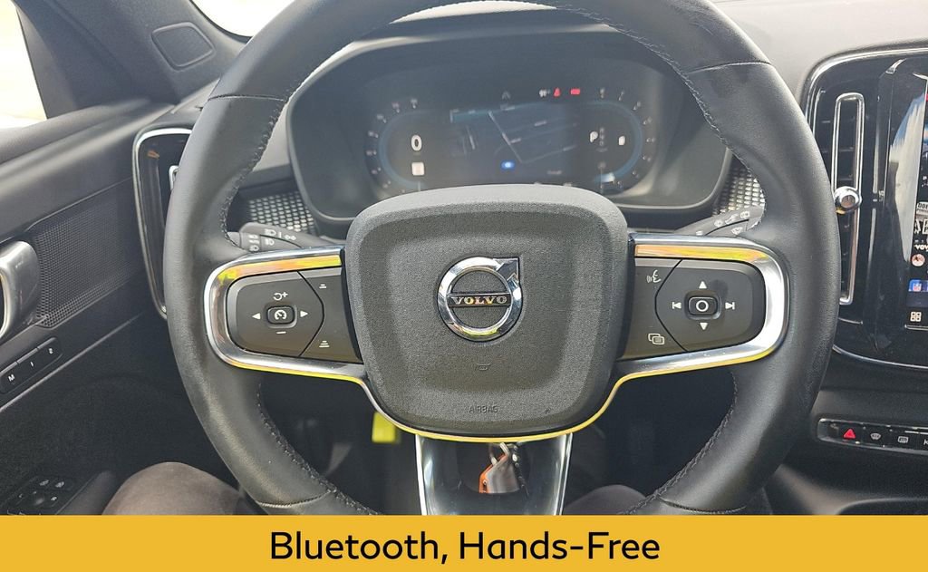 Used 2025 Volvo XC40 B5 Plus image 10
