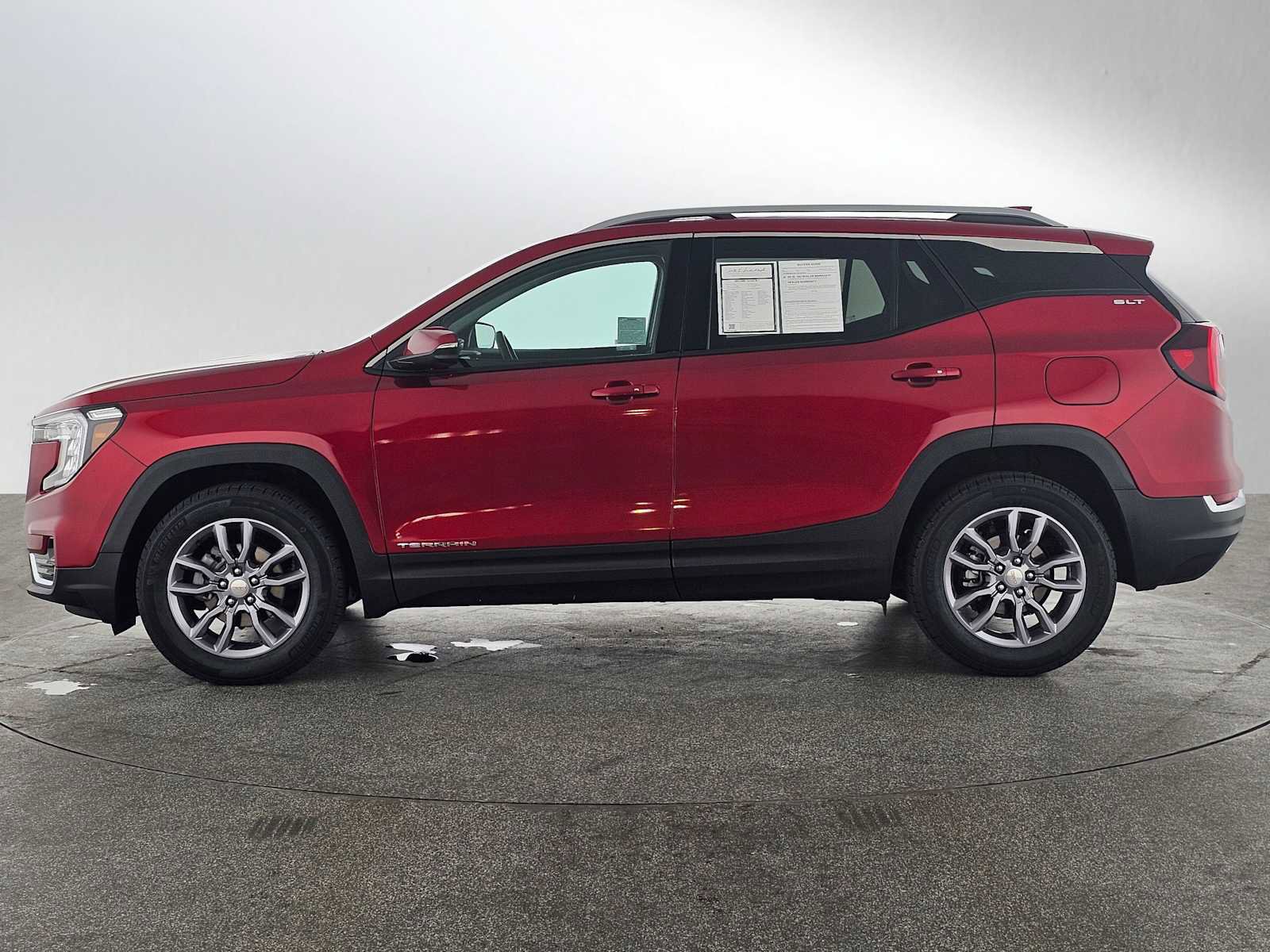 Used 2023 GMC Terrain SLT image 4